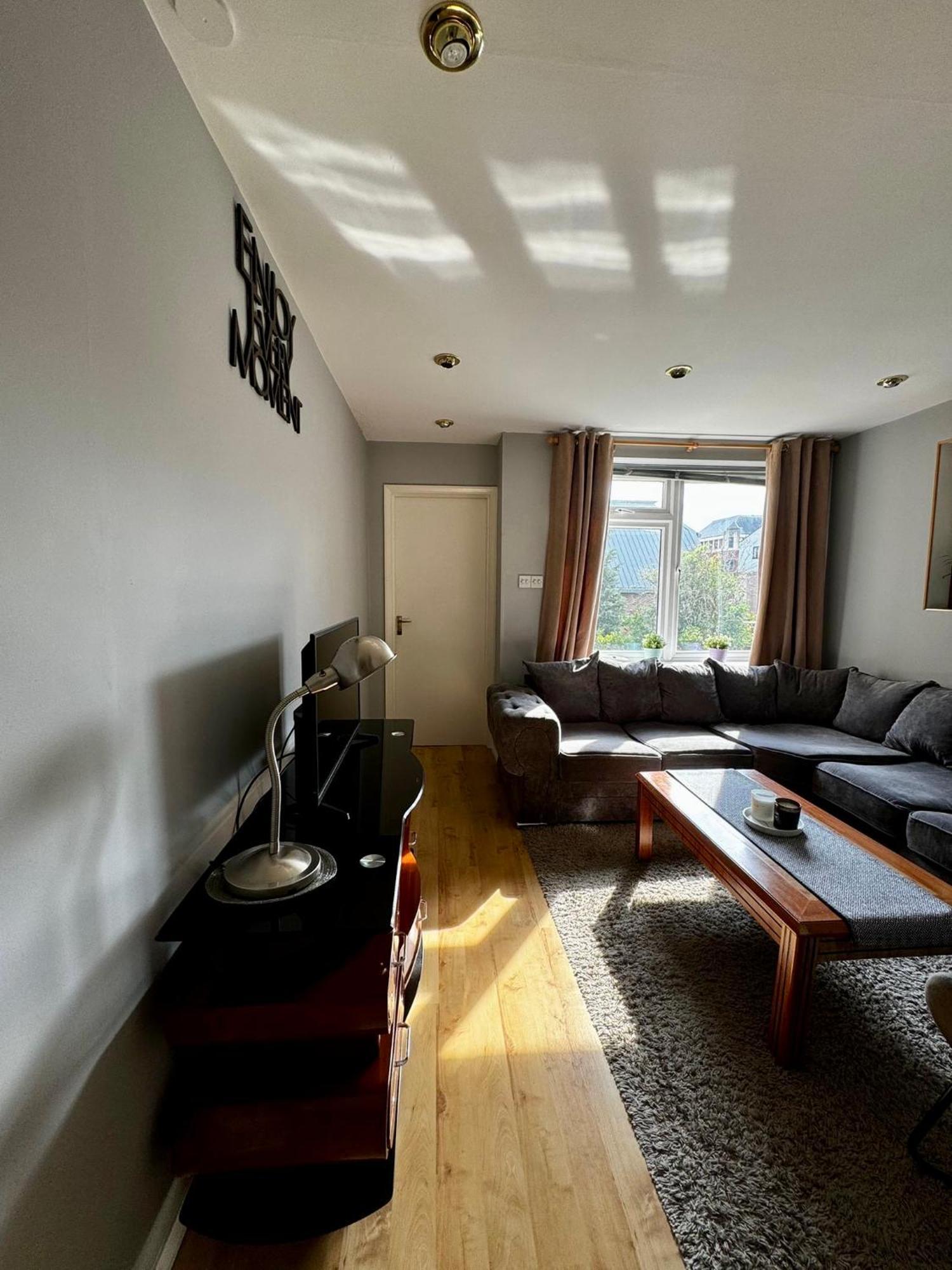 Amazing En-Suite Apartment In Finchley Central ลอนดอน ภายนอก รูปภาพ