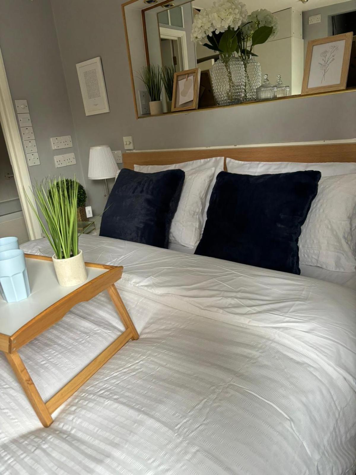 Amazing En-Suite Apartment In Finchley Central ลอนดอน ภายนอก รูปภาพ